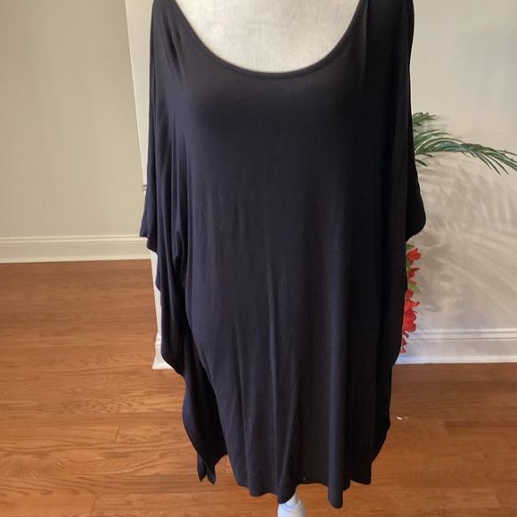 Elegant Black Shawl Top - Picture 7 of 7